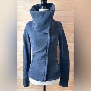 Lululemon Karmacollected Jacket  in the colour Heathered Inkwell  Size 2  2014